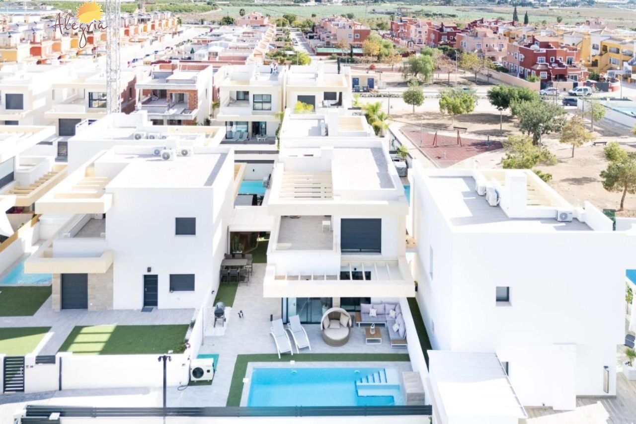 Haus mit 4 Zimmern und 2 Bad ☀️ in Los-montesinos, Spanien