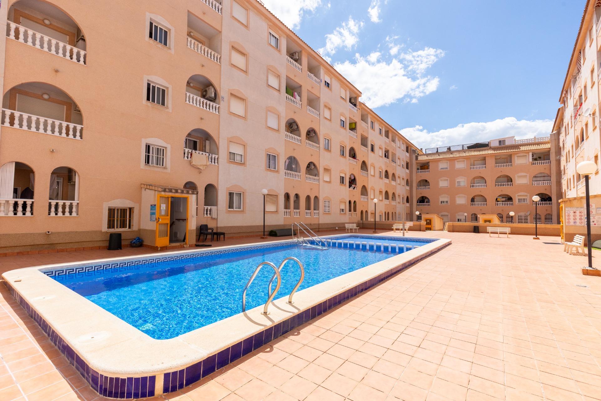 Studio mit Pool und Südausrichtung, 700 m vom Strand Playa del Cura in Torrevieja entfernt☀️