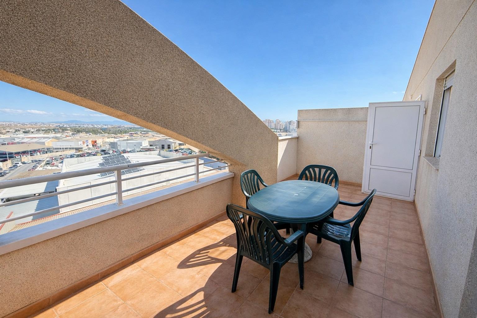 Penthouse mit großer Terrasse und Pool☀️
