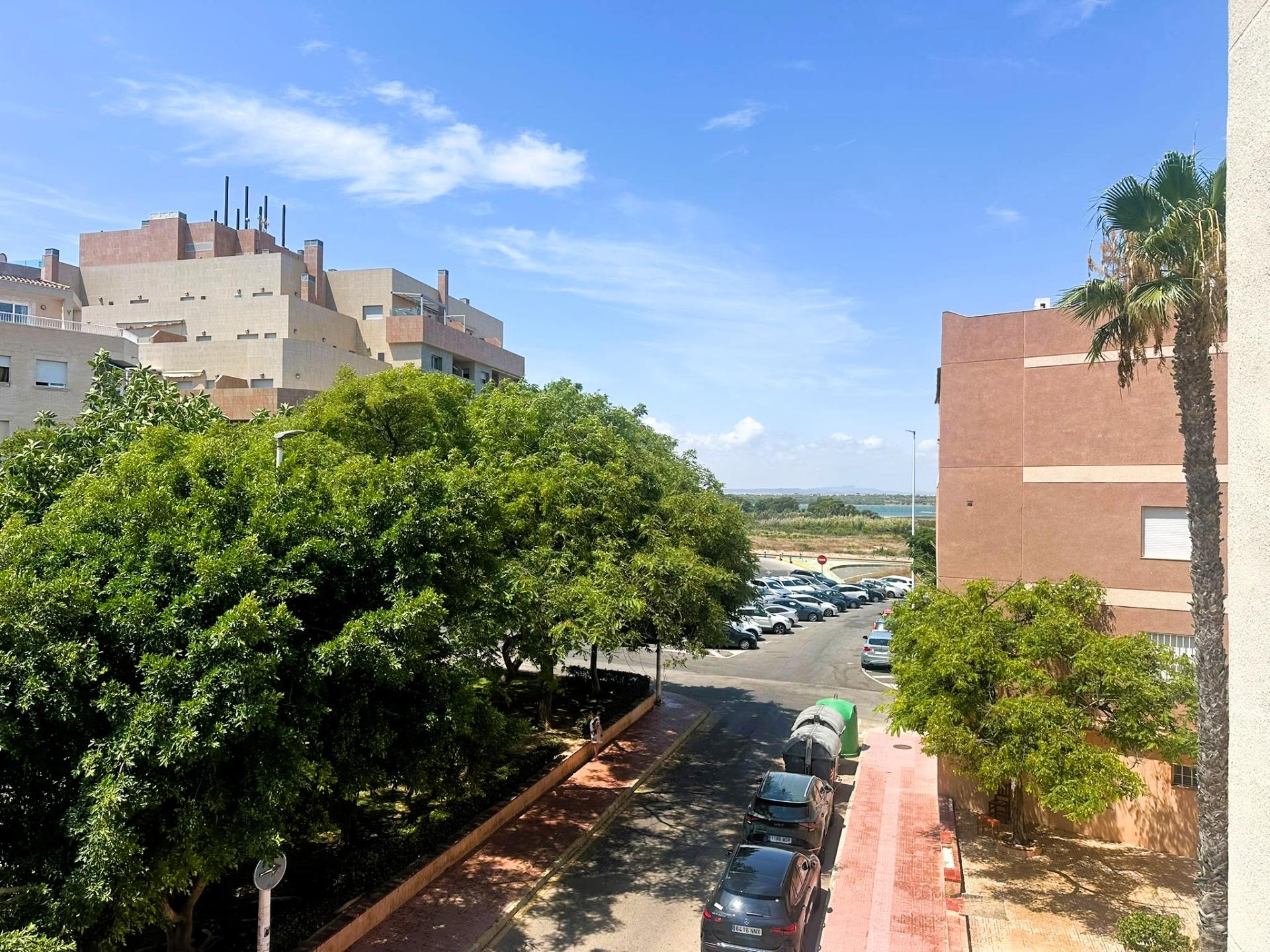 Eckwohnung mit 1 Schlafzimmer und Blick auf die Lagune, mit Tourismuslizenz und nur 260 Meter vom Strand von La Mata entfernt!☀️