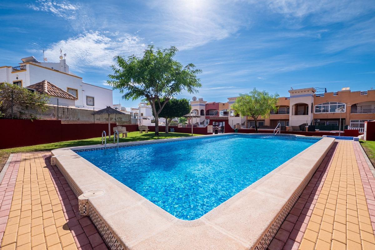 Mediterraner Bungalow in Orihuela Costa – Privates Solarium und Gemeinschaftspools ☀️ Torrevieja - Alicante - Spanien